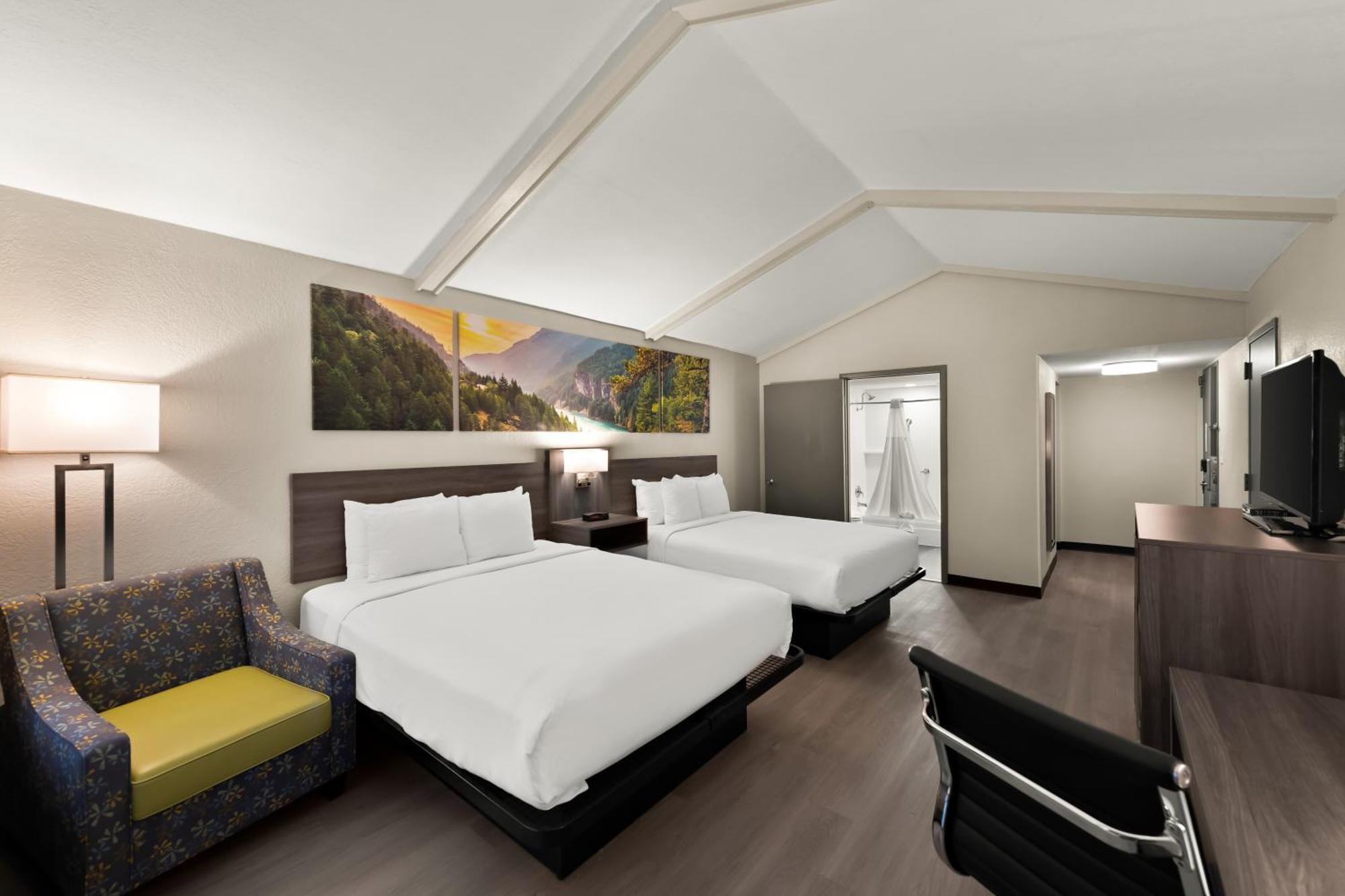 Clarion Pointe Downtown 3*
