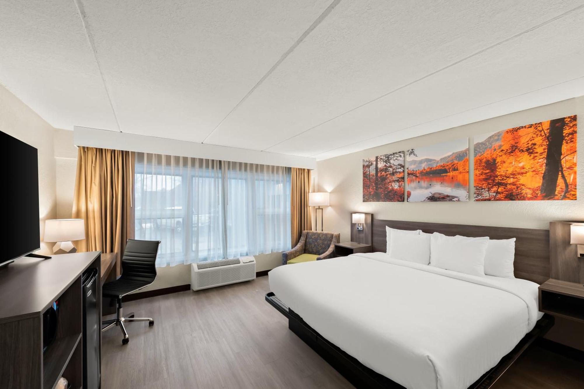 Hotel Clarion Pointe Downtown 3*