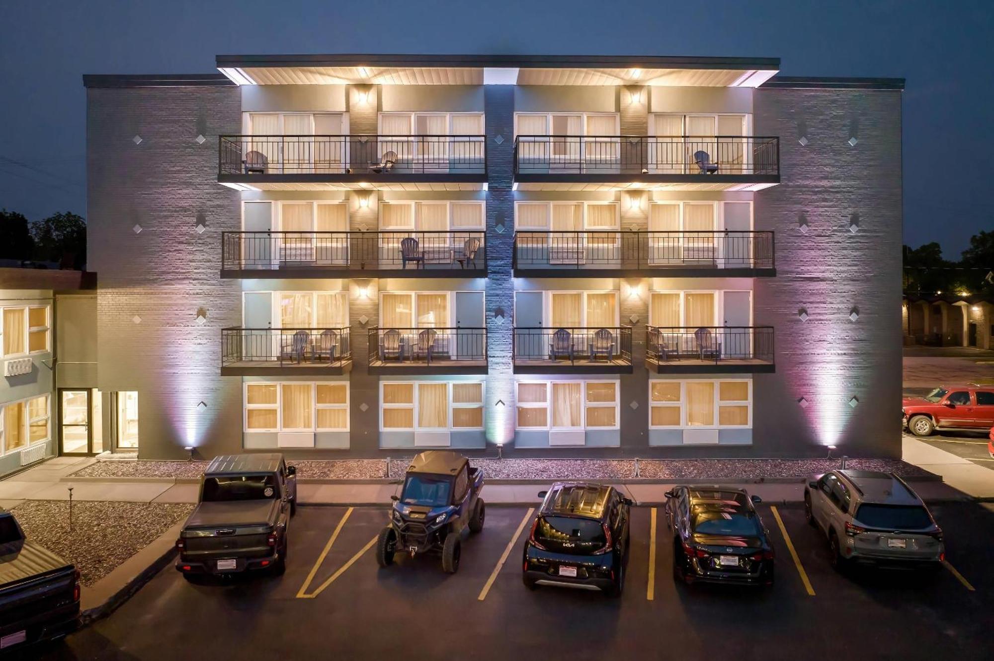 Clarion Pointe Downtown