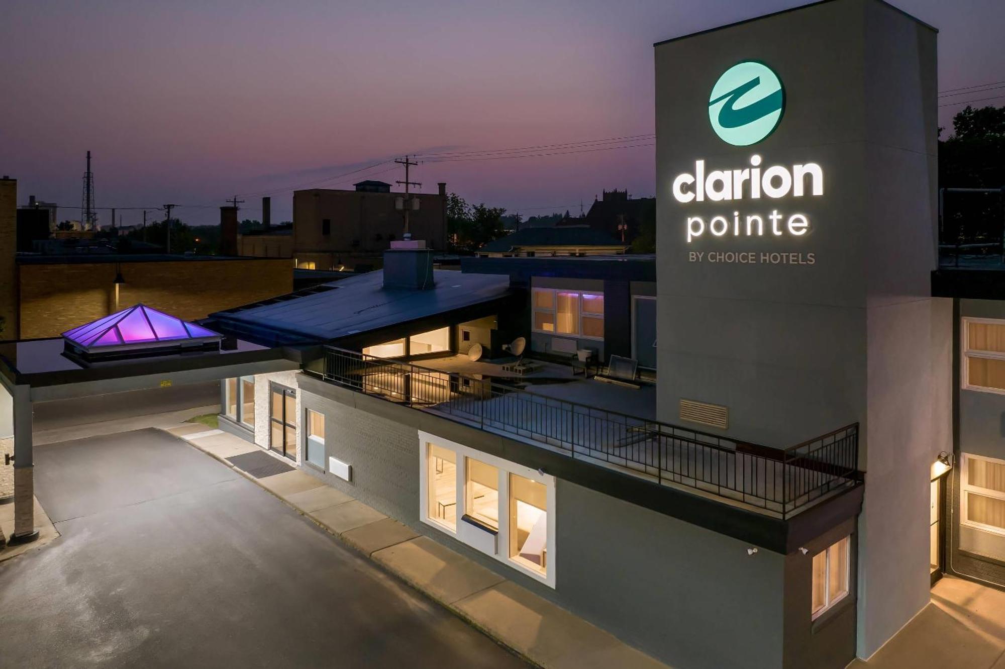 Clarion Pointe Downtown Hotel 3*