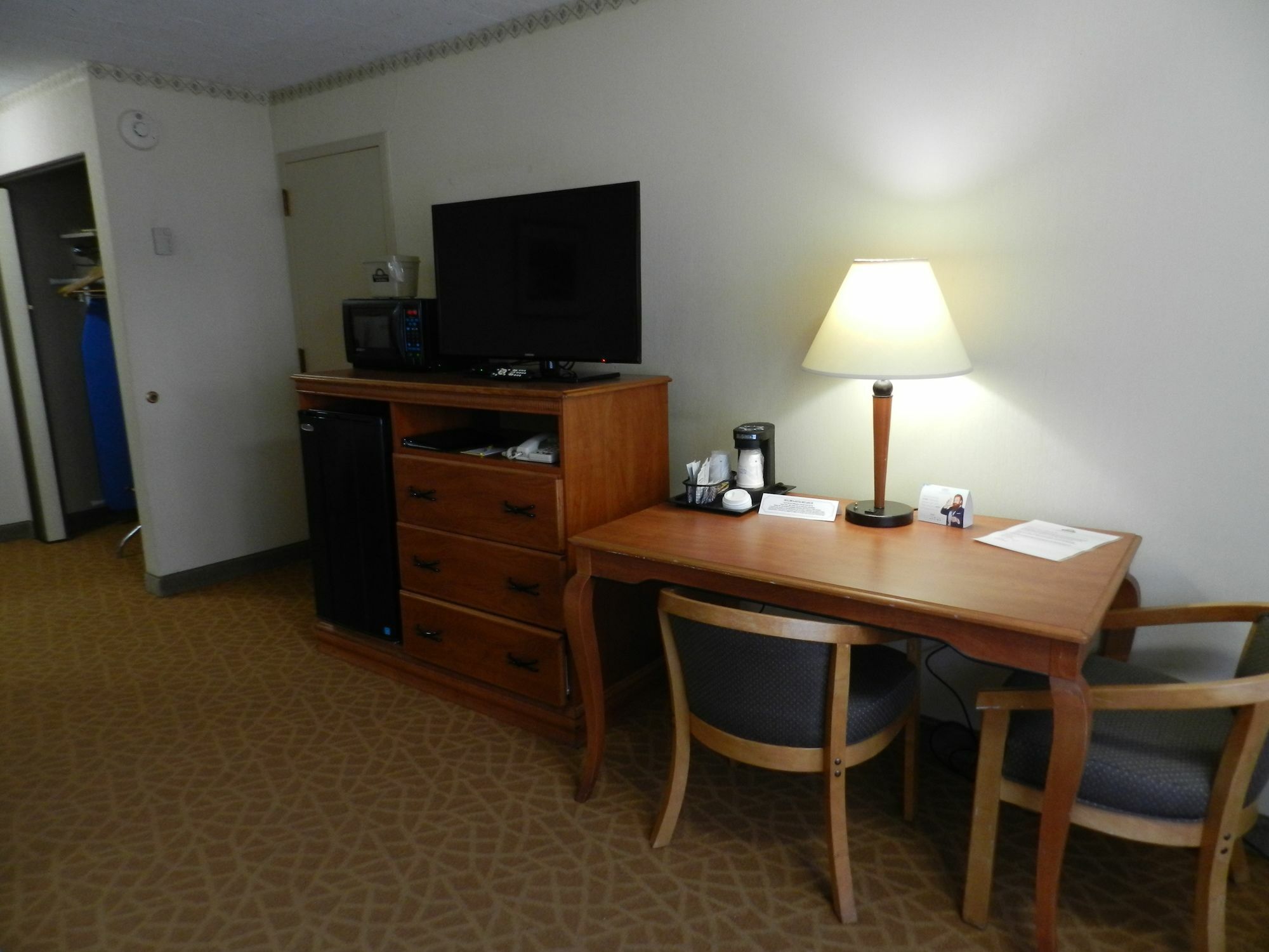 Clarion Pointe Downtown Hotel