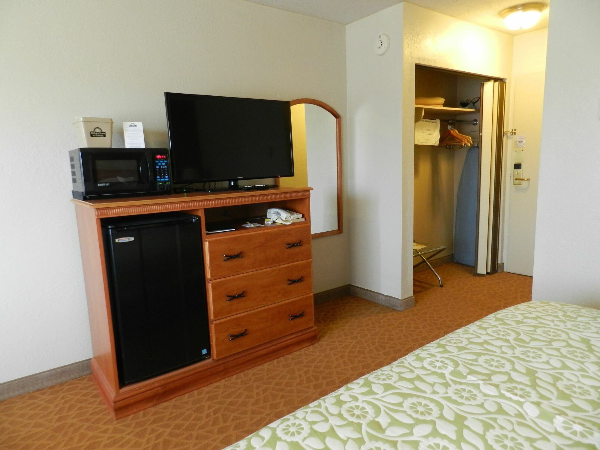 Clarion Pointe Downtown Hotel 3*