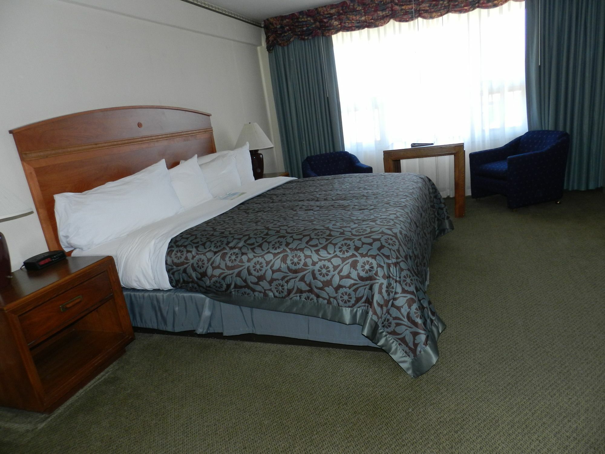 Clarion Pointe Downtown Hotel 3*