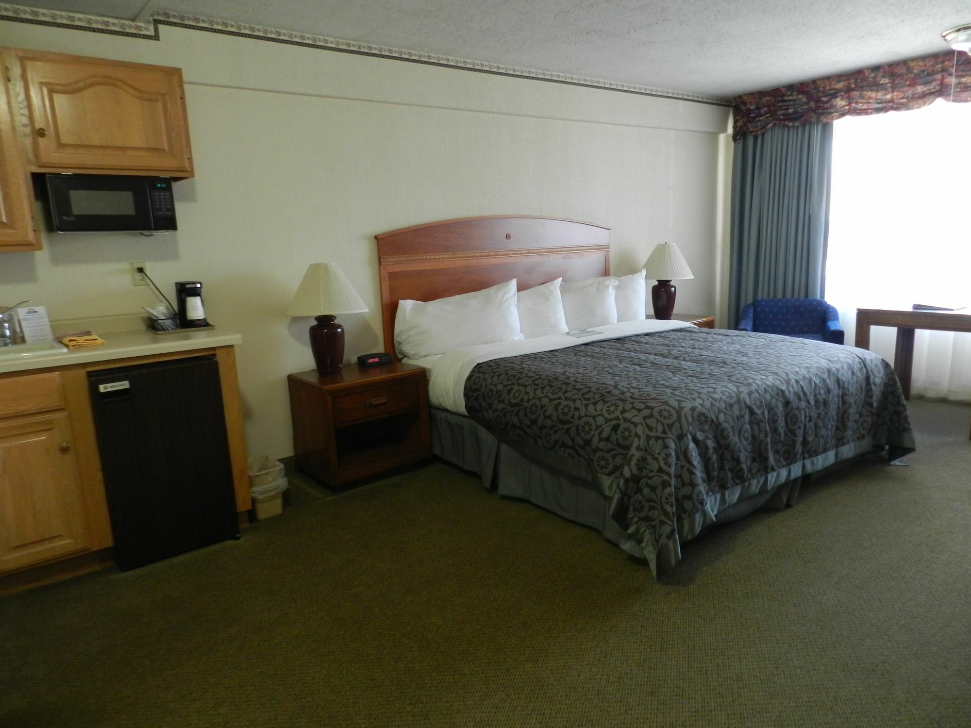 Clarion Pointe Downtown Hotel
