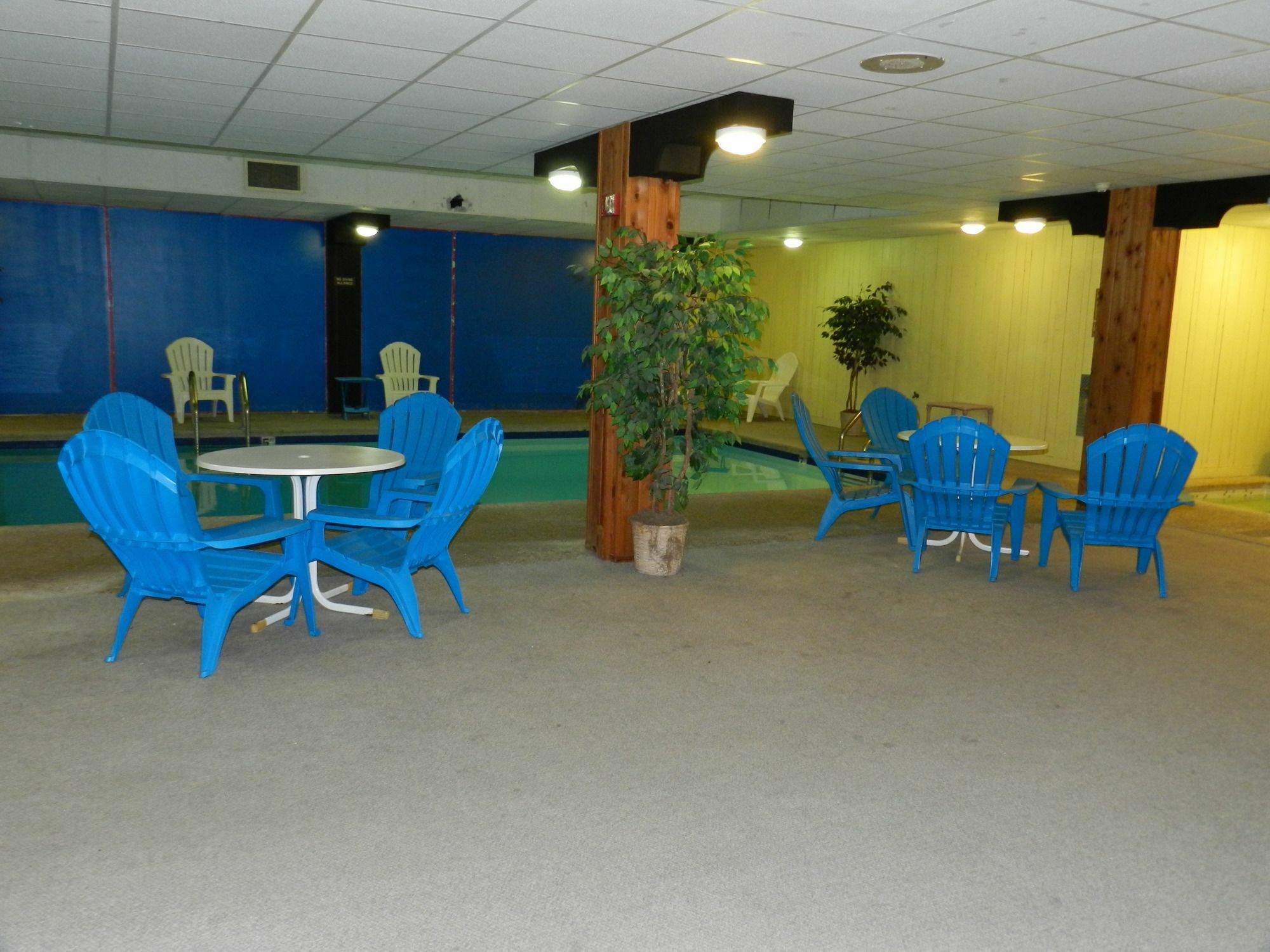 Clarion Pointe Downtown Hotel