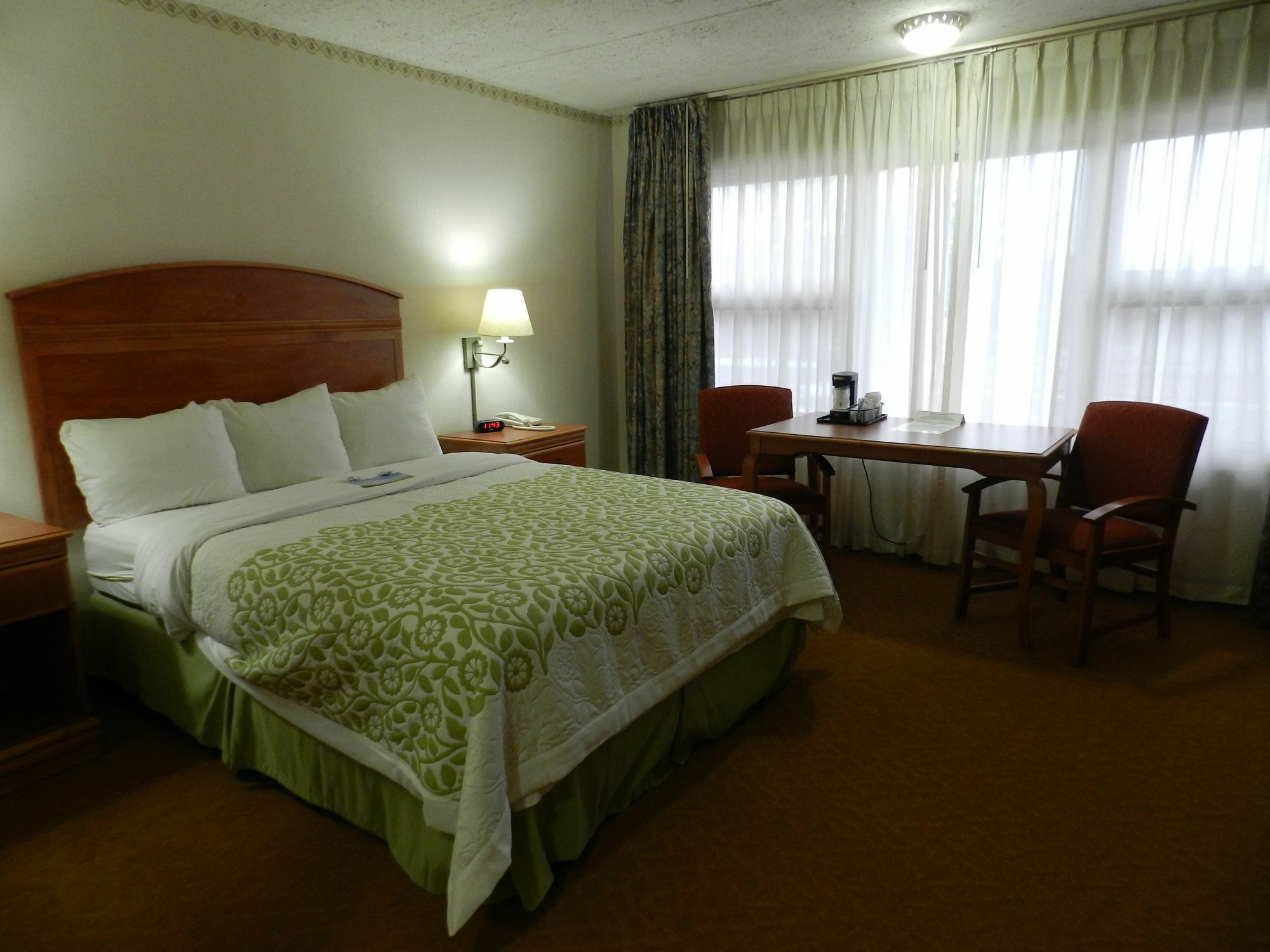 Clarion Pointe Downtown Hotel
